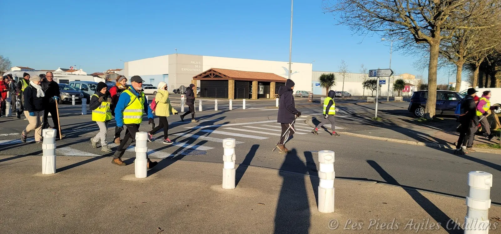 Départ de plusieurs participants ( sur les 104 ) pour les 12 Kms libre